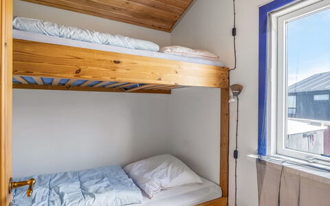 Nikoletta - 50M from the Sea: Hout, Slaapkamer, Stapelbed, Bed, Plafond, Verdieping, Bedding, Bed Frame, Beits, Laken