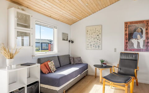 Nikoletta - 50M from the Sea: Hout, Meubilair, Verdieping, Flooring, Huis, Interieur Ontwerp, Woonkamer, Bankstel, Appartement