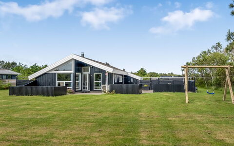 Apelone - 800M from the Sea: Meubilair, Interieur Ontwerp, Flooring, Hout, Verdieping, Plafond, Houten Vloer, Stoel, Tafel, Verlichting
