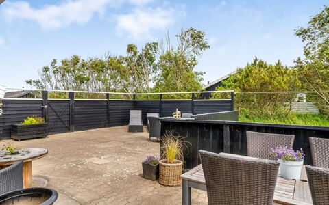 Apelone - 800M from the Sea: Meubilair, Interieur Ontwerp, Flooring, Hout, Verdieping, Plafond, Houten Vloer, Stoel, Tafel, Verlichting