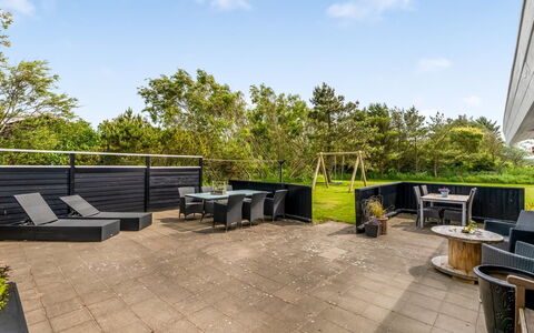 Apelone - 800M from the Sea: Meubilair, Interieur Ontwerp, Flooring, Hout, Verdieping, Plafond, Houten Vloer, Stoel, Tafel, Verlichting