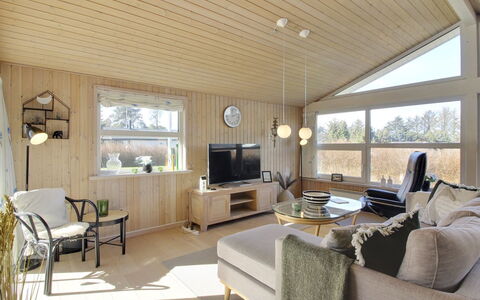 Fridhild - 875M from the Sea: Meubilair, Interieur Ontwerp, Flooring, Hout, Verdieping, Plafond, Houten Vloer, Stoel, Tafel, Verlichting