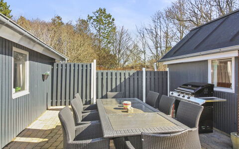 Fridhild - 875M from the Sea: Meubilair, Interieur Ontwerp, Flooring, Hout, Verdieping, Plafond, Houten Vloer, Stoel, Tafel, Verlichting