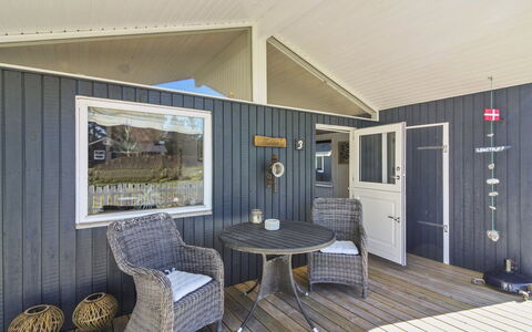 Fridhild - 875M from the Sea: Meubilair, Interieur Ontwerp, Flooring, Hout, Verdieping, Plafond, Houten Vloer, Stoel, Tafel, Verlichting