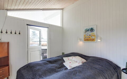 Fridhild - 875M from the Sea: Hout, Plafond, Slaapkamer, Hardwood, Lichte Inrichting, Beits, Plank, Houten Vloer, Bedding, Bed