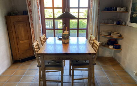 Henke - 100M from the Sea: Meubilair, Stoel, Flooring, Eetkamer, Tafel, Verdieping, Interieur Ontwerp, Keuken En Eettafel, Hout, Kamer