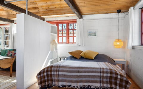 Bedri - 100M from the Sea: Meubilair, Interieur Ontwerp, Flooring, Muur, Verdieping, Hout, Plafond, Slaapkamer, Bed, Kamer