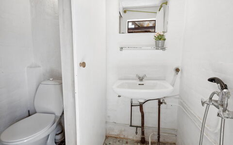 Bedri - 100M from the Sea: Muur, Loodgieterswerkinrichting, Badkamer, Wastafel In De Badkamer, Wc Bril, Wastafel, Verdieping, Flooring, Toilet, Loodgieter