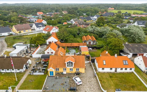 Bedri - 100M from the Sea: Woongebied, Gebouw, Huis, Dak, Huis, Voorstad, Buurt, Vogelperspectief,  Dorf\, Architectuur