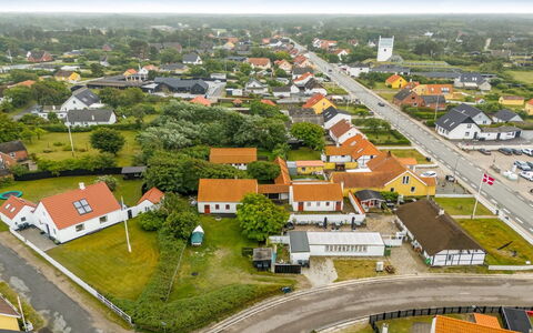Natalija - 100M from the Sea: Woongebied, Gebouw, Huis, Dak, Huis, Voorstad, Stedelijk Gebied, Buurt, Weg,  Dorf\