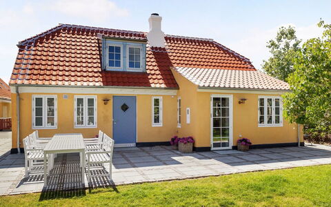 Karmen - 100M from the Sea: Gras, Grasland, Landschap, Ecoregio, Plain, Plantengemeenschap, Land Lot, Buitenmeubels, Prairie, Shrubland