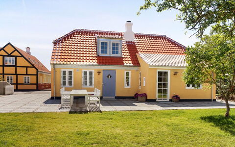 Karmen - 100M from the Sea: Gras, Grasland, Landschap, Ecoregio, Plain, Plantengemeenschap, Land Lot, Buitenmeubels, Prairie, Shrubland