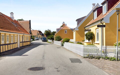 Karmen - 100M from the Sea: Gras, Grasland, Landschap, Ecoregio, Plain, Plantengemeenschap, Land Lot, Buitenmeubels, Prairie, Shrubland