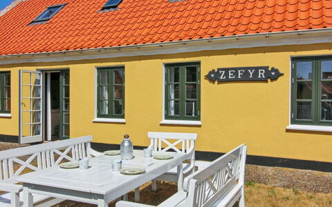 Svenger - 350M from the Sea: Meubilair, Interieur Ontwerp, Flooring, Hout, Verdieping, Plafond, Houten Vloer, Stoel, Tafel, Verlichting