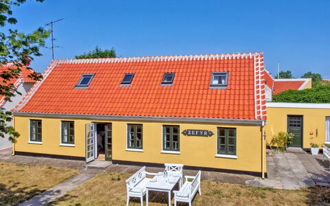 Svenger - 350M from the Sea: Meubilair, Interieur Ontwerp, Flooring, Hout, Verdieping, Plafond, Houten Vloer, Stoel, Tafel, Verlichting