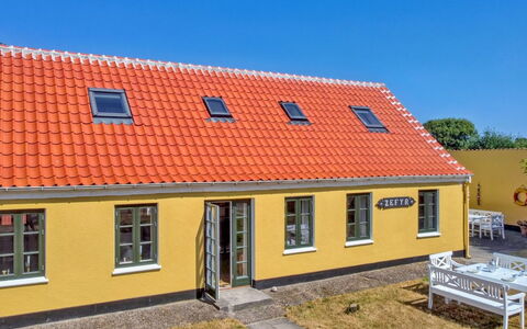 Svenger - 350M from the Sea: Meubilair, Interieur Ontwerp, Flooring, Hout, Verdieping, Plafond, Houten Vloer, Stoel, Tafel, Verlichting