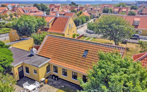 Svenger - 350M from the Sea: Meubilair, Interieur Ontwerp, Flooring, Hout, Verdieping, Plafond, Houten Vloer, Stoel, Tafel, Verlichting