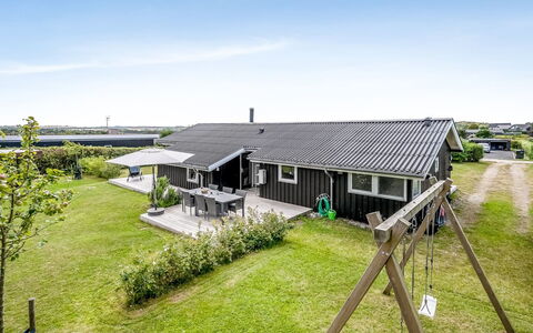 Asko - 350M from the Sea: Meubilair, Interieur Ontwerp, Flooring, Hout, Verdieping, Plafond, Houten Vloer, Stoel, Tafel, Verlichting