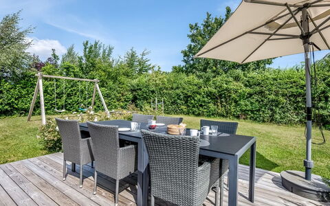 Asko - 350M from the Sea: Meubilair, Interieur Ontwerp, Flooring, Hout, Verdieping, Plafond, Houten Vloer, Stoel, Tafel, Verlichting