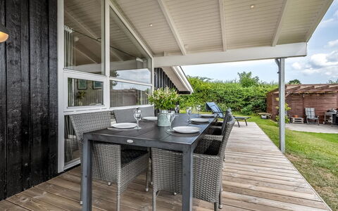 Asko - 350M from the Sea: Meubilair, Interieur Ontwerp, Flooring, Hout, Verdieping, Plafond, Houten Vloer, Stoel, Tafel, Verlichting