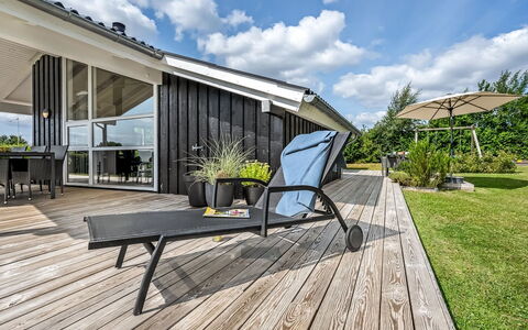 Asko - 350M from the Sea: Meubilair, Interieur Ontwerp, Flooring, Hout, Verdieping, Plafond, Houten Vloer, Stoel, Tafel, Verlichting