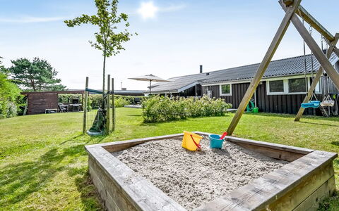 Asko - 350M from the Sea: Meubilair, Interieur Ontwerp, Flooring, Hout, Verdieping, Plafond, Houten Vloer, Stoel, Tafel, Verlichting