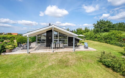 Asko - 350M from the Sea: Meubilair, Interieur Ontwerp, Flooring, Hout, Verdieping, Plafond, Houten Vloer, Stoel, Tafel, Verlichting