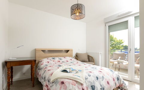 Cancale 160: Meubilair, Eigendom, Venster, Comfort, Hout, Interieur Ontwerp, Bed Frame, Architectuur, Flooring, Verdieping