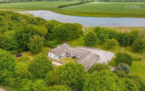 Tatiane - 10Km from the Sea: Dak, Huis, Huis, Verblijf, Siding, Landgoed, Oprit, Garden Gebouwen, Werf, Schuur