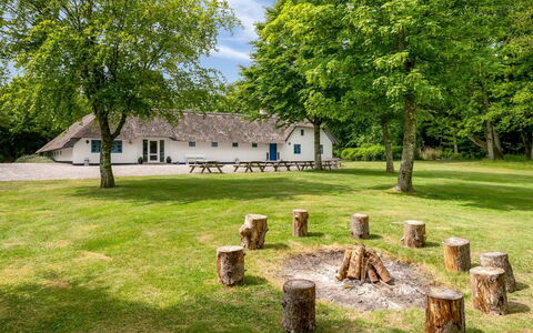 Tatiane - 10Km from the Sea: Dak, Huis, Huis, Verblijf, Siding, Landgoed, Oprit, Garden Gebouwen, Werf, Schuur