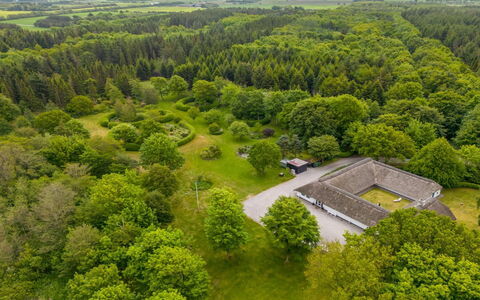 Tatiane - 10Km from the Sea: Dak, Huis, Huis, Verblijf, Siding, Landgoed, Oprit, Garden Gebouwen, Werf, Schuur