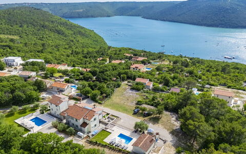 Villa Dina: Vogelperspectief, Kust En Oceanic Landvormen, Zwembad, Toevlucht, Kust, Luchtfotografie, Badplaats, Eco Hotel, Baai, Geluid
