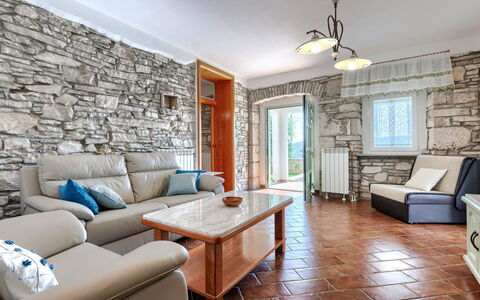 Villa Dina: Muur, Flooring, Interieur Ontwerp, Meubilair, Verdieping, Plafond, Stenen Muur, Woonkamer, Kamer, Bankstel