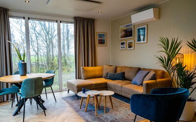 Wanneperveen 300: Fabriek, Meubilair, Tafel, Eigendom, Bankstel, Interieur Ontwerp, Hout, Verdieping, Kamerplant, Flooring