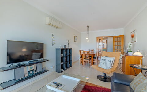 Sunny Beach Casa-M: Flooring, Interieur Ontwerp, Verdieping, Kamer, Plafond, Meubilair, Woonkamer, Televisie, Appartement, Bankstel