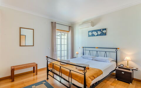 Sunny Beach Casa-M: Meubilair, Interieur Ontwerp, Verdieping, Flooring, Bed, Plafond, Slaapkamer, Kamer, Bed Frame, Appartement