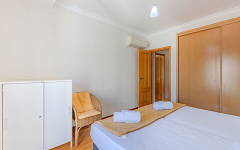 Sunny Beach Casa-M: Interieur Ontwerp, Verdieping, Appartement, Zee, Plafond, Beits, Gieten, Hardwood, Gordijn, Hotel