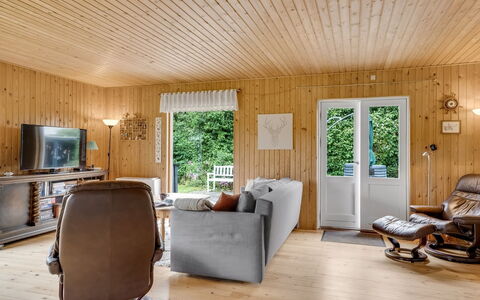Rikhard - 75M from the Sea: Dak, Huis, Land Lot, Huis, Verblijf, Landgoed, Garden Gebouwen, Schaduw, Blokhut, Landscaping