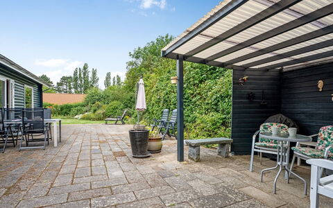 Rikhard - 75M from the Sea: Dak, Huis, Land Lot, Huis, Verblijf, Landgoed, Garden Gebouwen, Schaduw, Blokhut, Landscaping