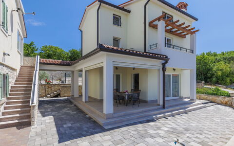 Villa Camellia: Wolk, Lucht, Fabriek, Arecales, Schaduw, Boom, Kust En Oceanic Landvormen, Vrije Tijd, Plantendiversiteit, Boot