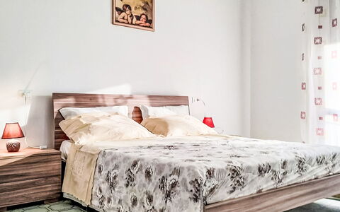 Patrizia: Meubilair, Bed, Slaapkamer, Hout, Laken, Bedding, Linens, Interieur Ontwerp, Textiel, Verdieping