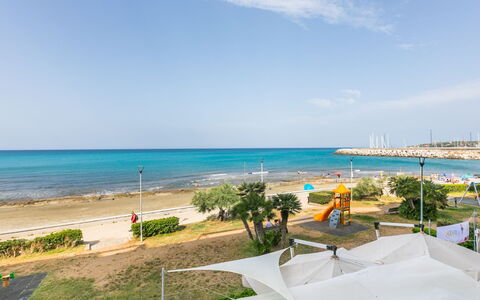Massimo Beach House: Wolk, Lucht, Fabriek, Arecales, Schaduw, Boom, Kust En Oceanic Landvormen, Vrije Tijd, Plantendiversiteit, Boot