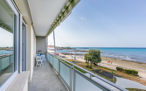 Massimo Beach House: Wolk, Lucht, Fabriek, Arecales, Schaduw, Boom, Kust En Oceanic Landvormen, Vrije Tijd, Plantendiversiteit, Boot