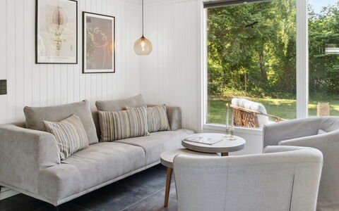 Thordgrim - 600M from the Sea: Meubilair, Interieur Ontwerp, Bankstel, Flooring, Woonkamer, Verdieping, Hout, Kussen Gooien, Kamer, Tafel