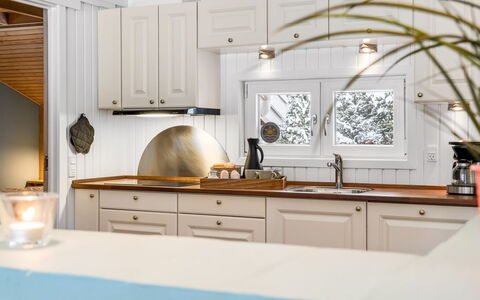 Valda - 1.5Km from the Sea: Interieur Ontwerp, Hout, Meubilair, Keuken, Plafond, Flooring, Verlichting, Countertop, Toestel Van De Keuken, Cabinetry