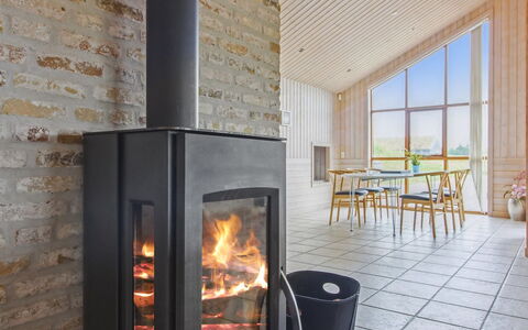 Ran - 1.5Km from the Sea: Hout, Huis, Veranda, Dek, Hardwood, Dak, Beits, Houten Vloer, Eco Hotel