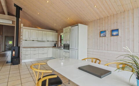Ran - 1.5Km from the Sea: Hout, Huis, Veranda, Dek, Hardwood, Dak, Beits, Houten Vloer, Eco Hotel