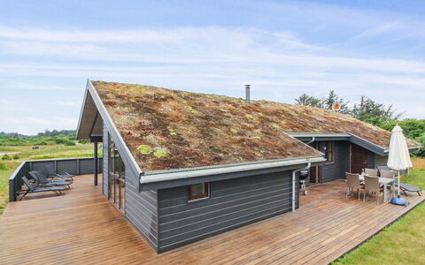 Ran - 1.5Km from the Sea: Hout, Huis, Veranda, Dek, Hardwood, Dak, Beits, Houten Vloer, Eco Hotel
