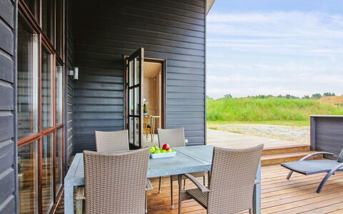 Ran - 1.5Km from the Sea: Hout, Huis, Veranda, Dek, Hardwood, Dak, Beits, Houten Vloer, Eco Hotel