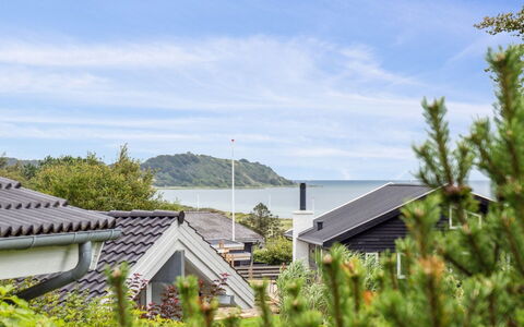 Lazorka - 200M from the Sea: Dak, Huis, Deur, Verblijf, Schaduw, Siding, Werf, Landgoed, Backyard